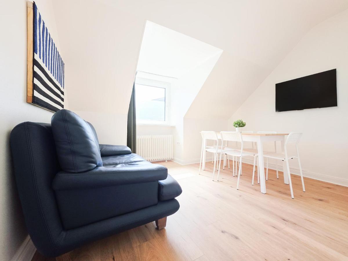 Tolstov Apartments - 3 Room Attic Apartment - Kitchen - 5 min to Messe DUS