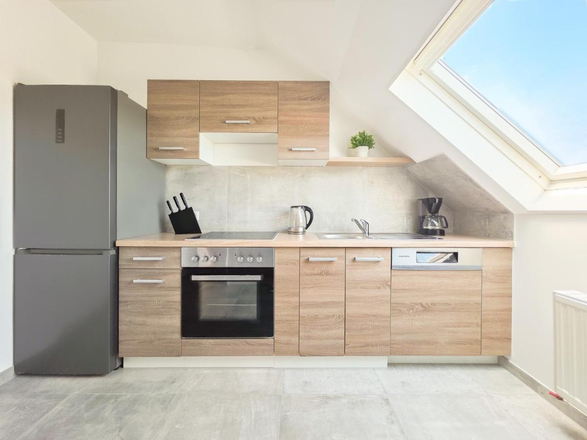 Tolstov Apartments - 3 Room Attic Apartment - Kitchen - 5 min to Messe DUS