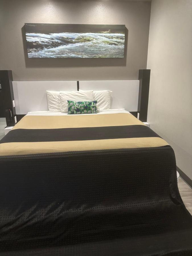 Crystal Inn - Sugarland — photo 9