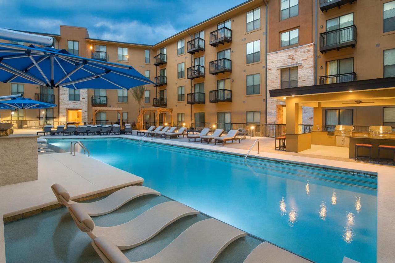 Premier Suites at Marina-Venice with Luxe Pool, Gym & Hot Tub & More