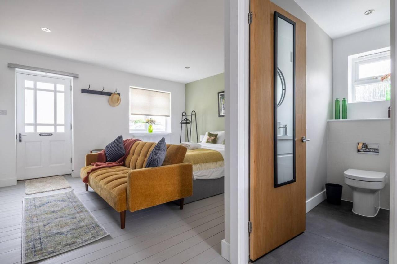 Modern Central Studio With Parking - 3