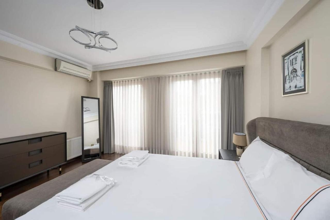 Lovely bright central modern 1Bed1Bath! #159 - 2