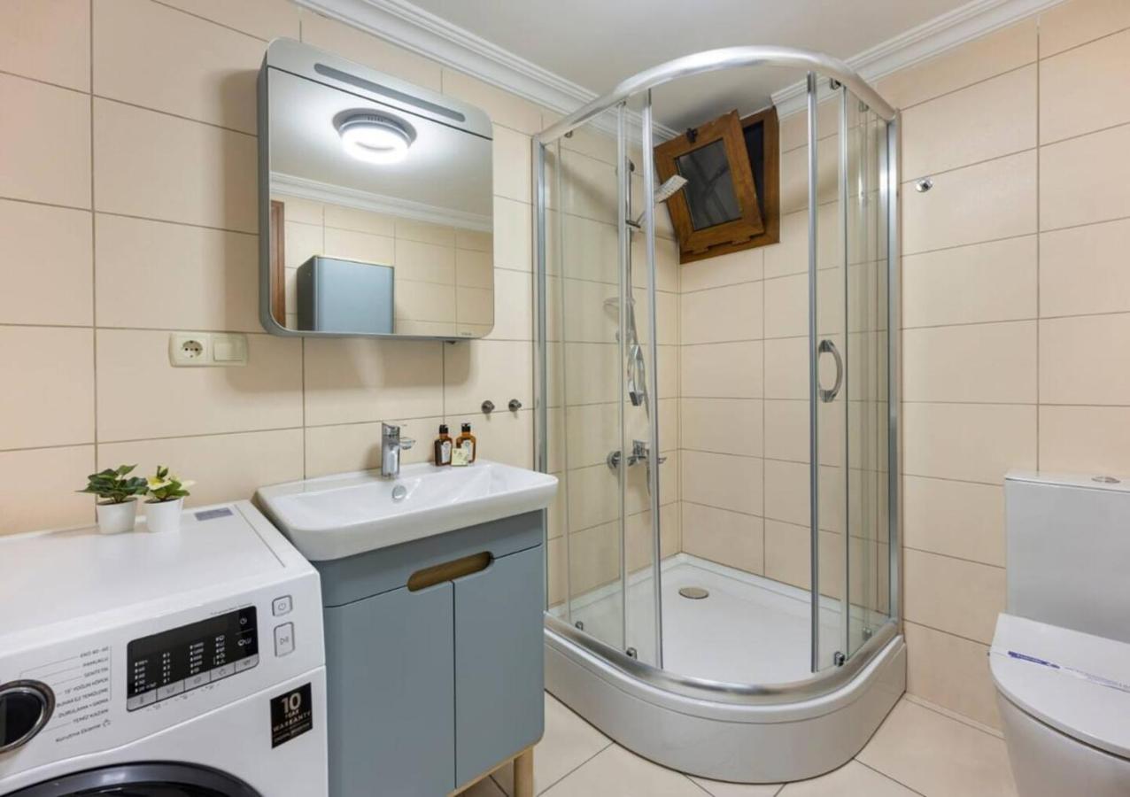 Lovely bright central modern 1Bed1Bath! #159 - 3