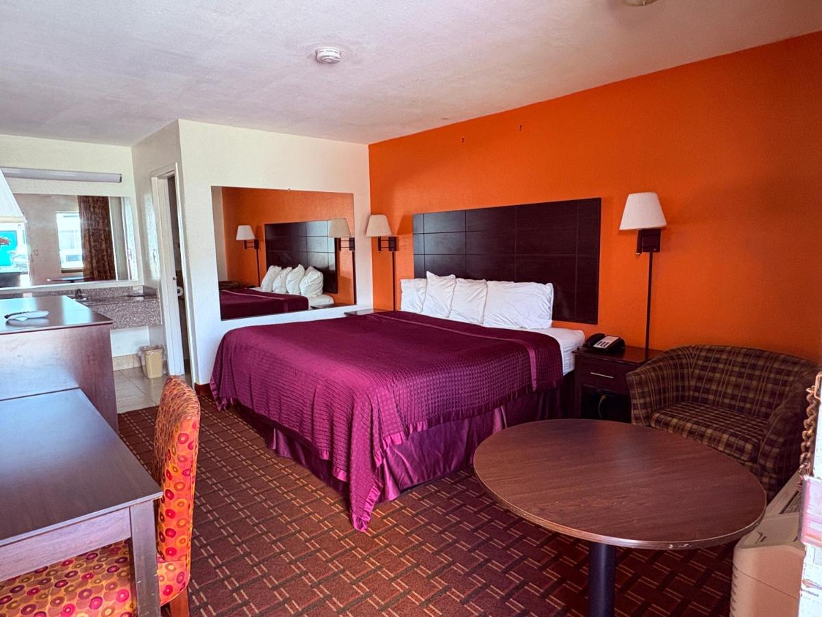 Royal Regency Inn — photo 10