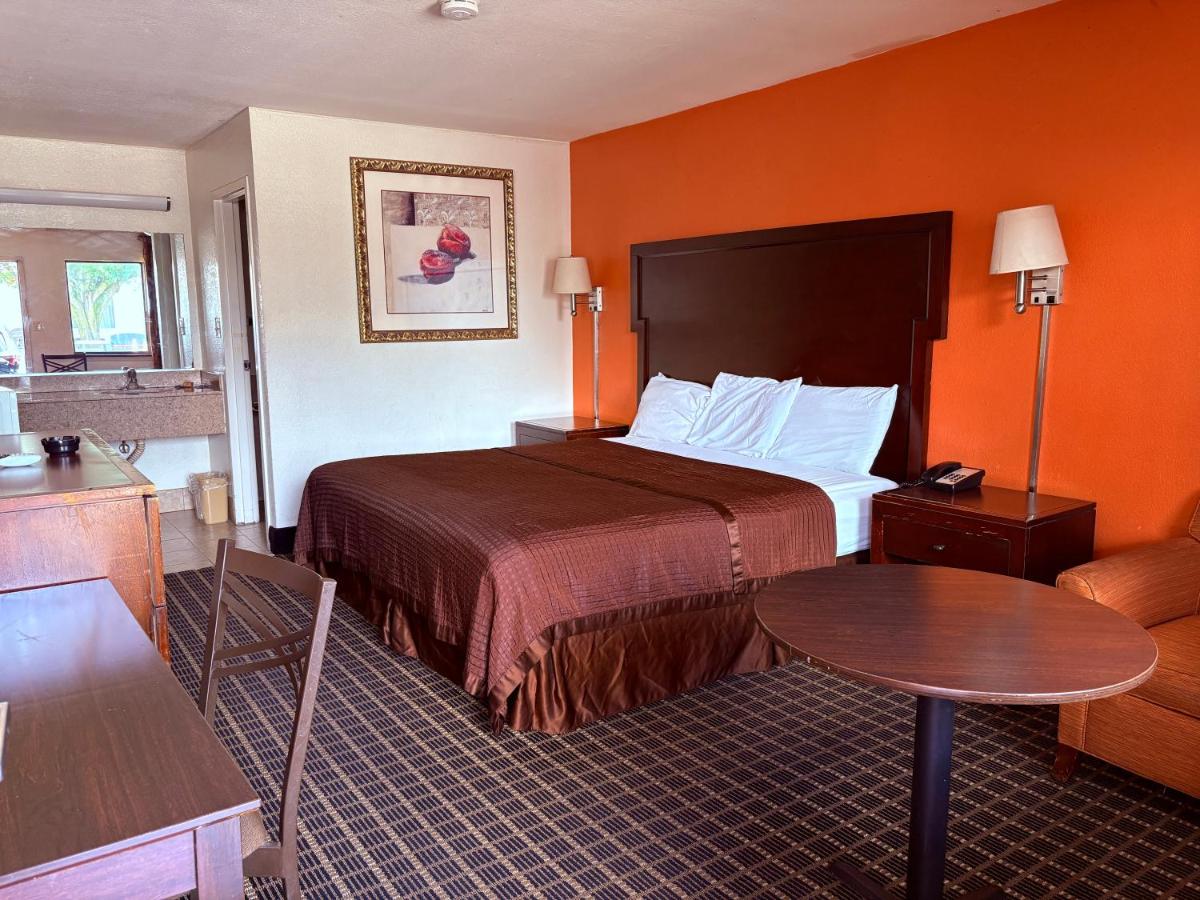 Royal Regency Inn — photo 16
