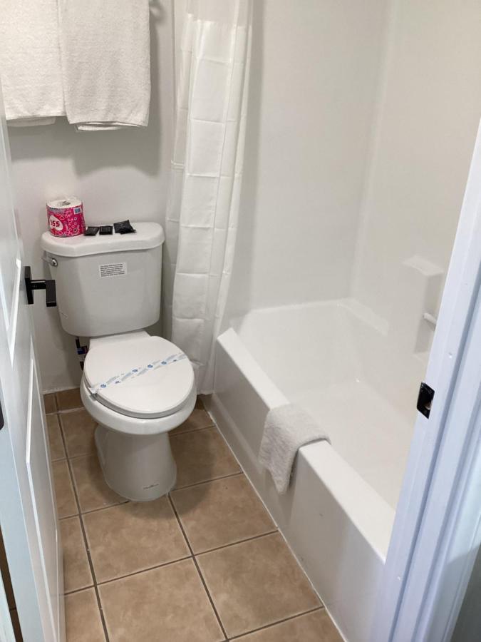 MAYFAIR INN ONTARIO AIRPORT — photo 8