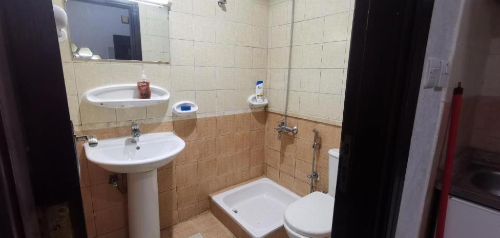 Urban Comfort Stay in Deira - 3