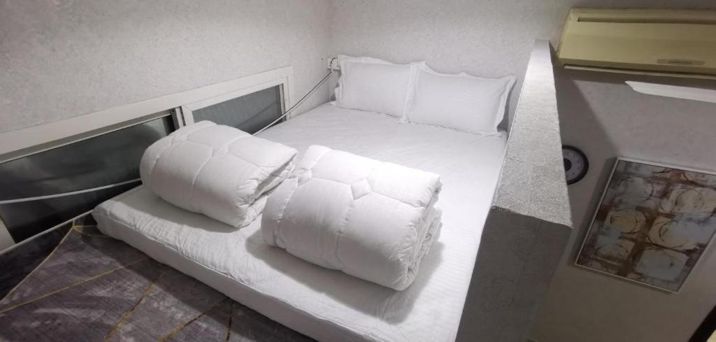 Urban Comfort Stay in Deira - 2