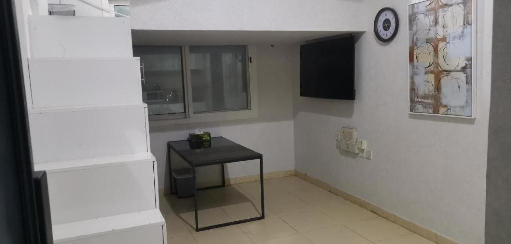 Urban Comfort Stay in Deira - 5