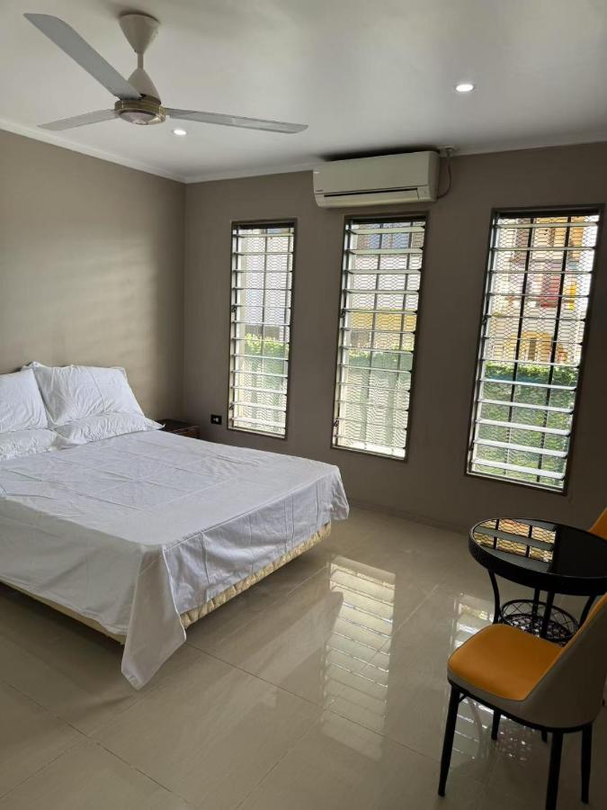 Beverly Hills-3 Bedroom House - 2