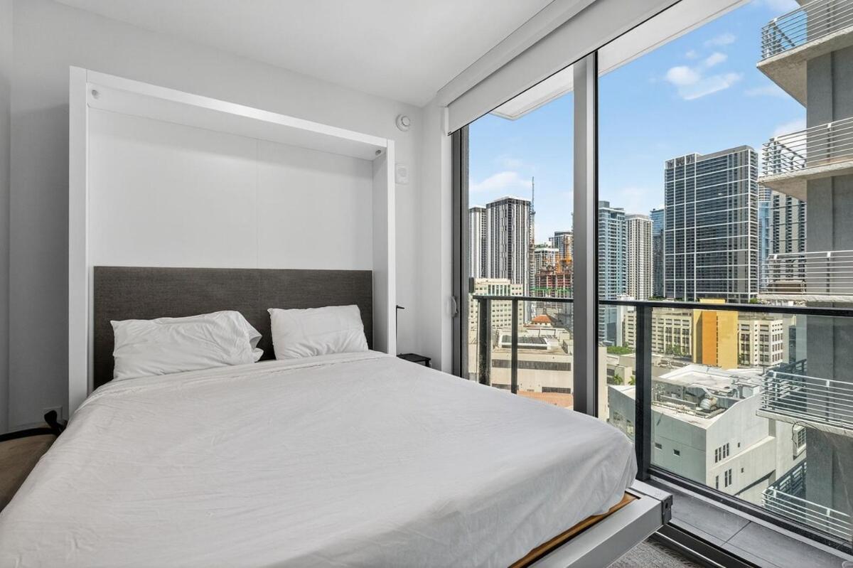 Modern Studio Downtown Miami - 2