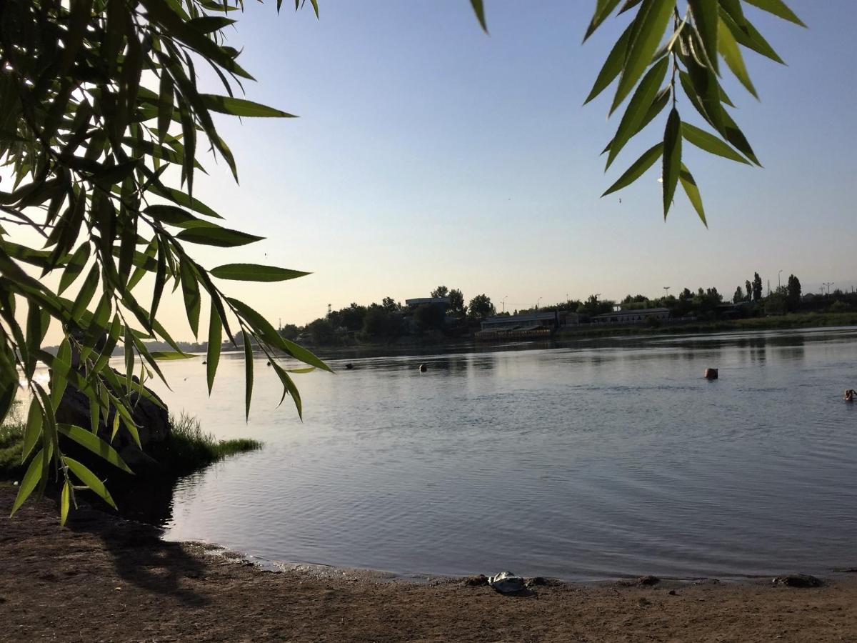 Beach: Armon Apart Hotel