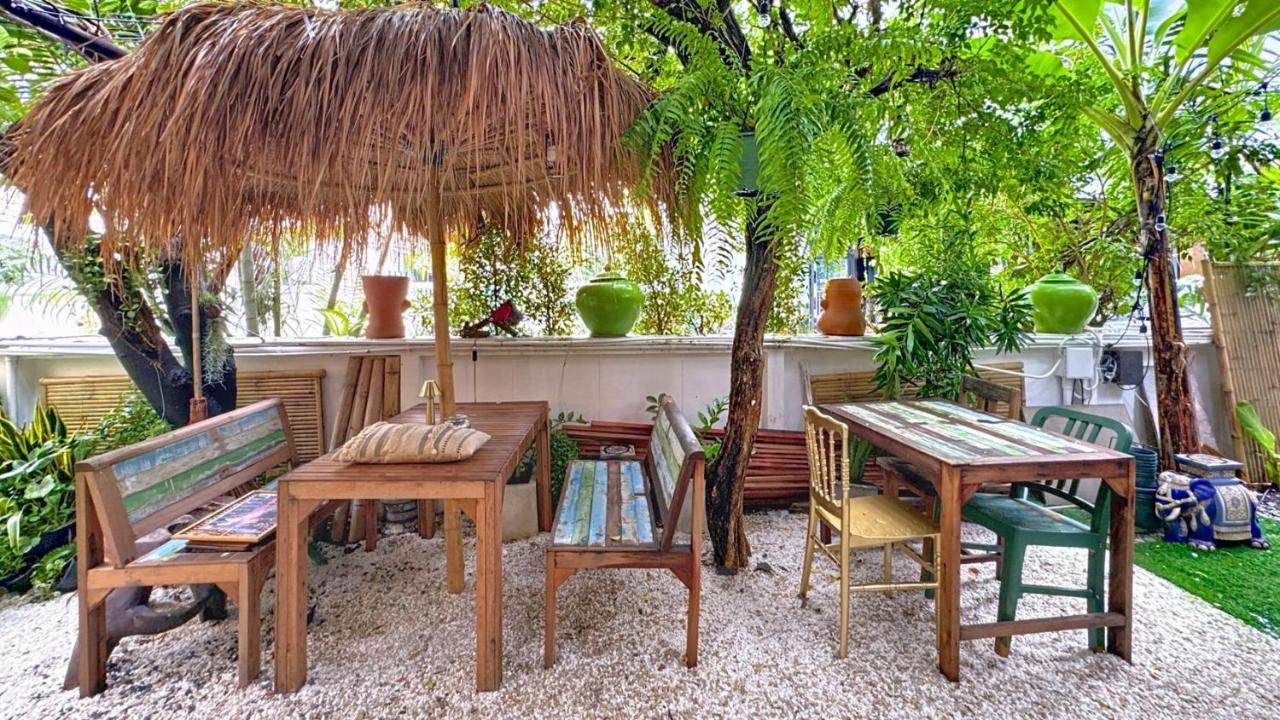 The oasis on 8 Villa pool table & KTV - 2