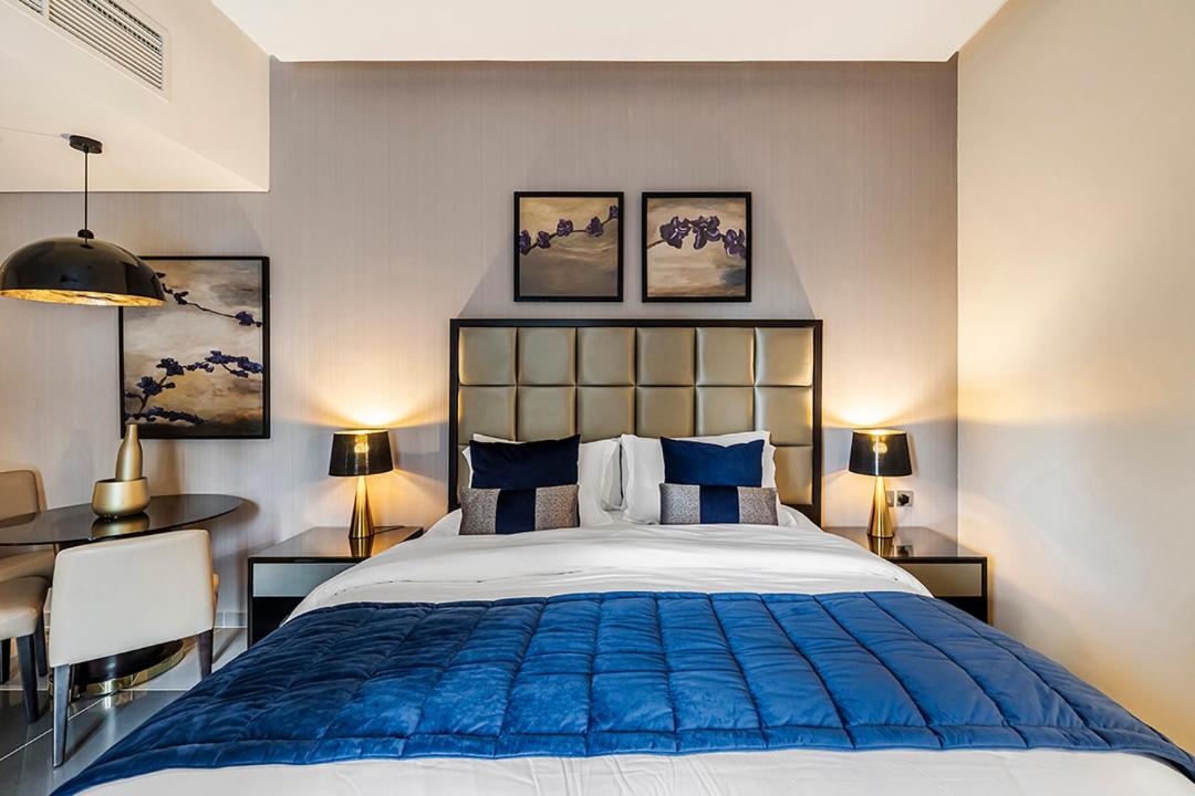 Stylish Studio With Pool View Mins to Dubai Mall - 2