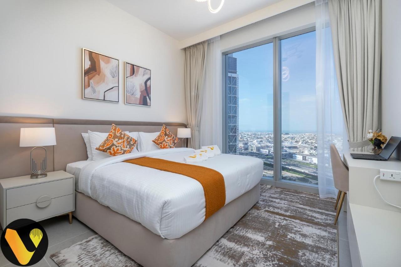 Vogue Vacation Homes, Downtown Forte near Dubai Mall and Burj Khalifa, Two-Bedroom Apartment with Balcony and City View, full access to all amenities - 4