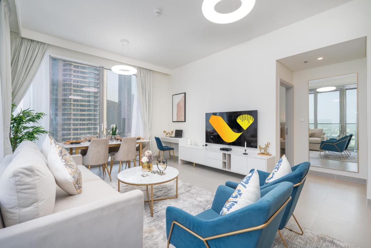 Vogue Vacation Homes, Downtown Forte near Dubai Mall and Burj Khalifa, Two-Bedroom Apartment with Balcony and City View, full access to all amenities - 2