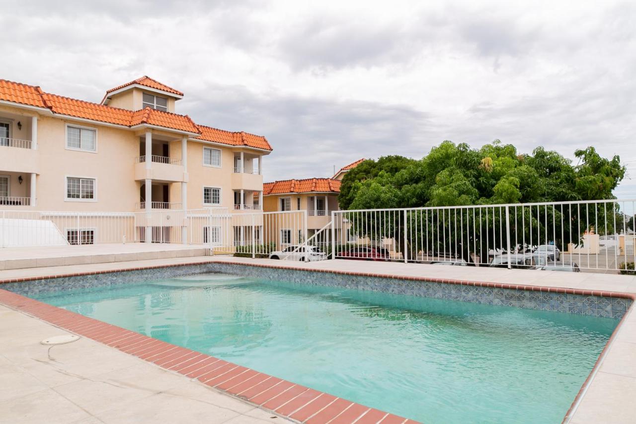 Lignum Vitae with Pool - Kingston - Budget Stay - 4