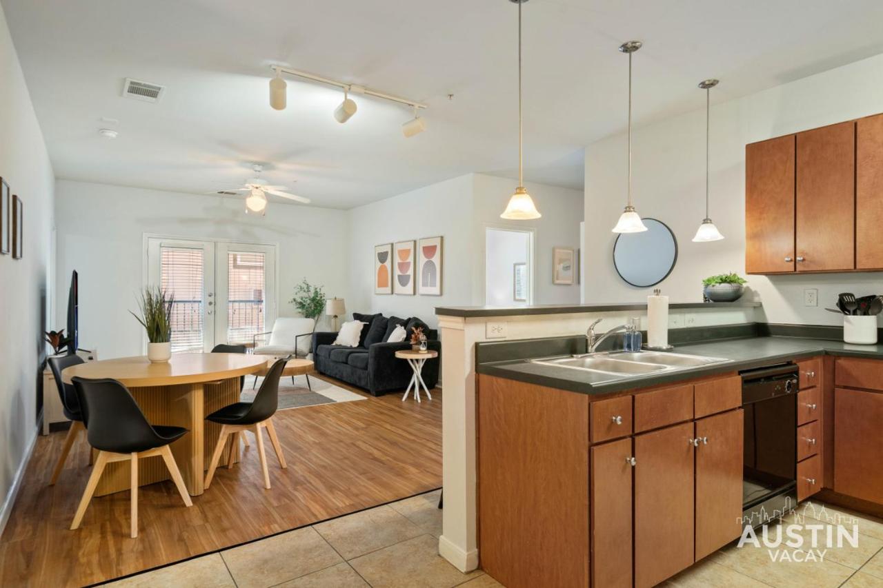 5BR 2BA Austin Hideaway Near SoCo The Domain and Lady Bird Lake by Austin Vacay - 5