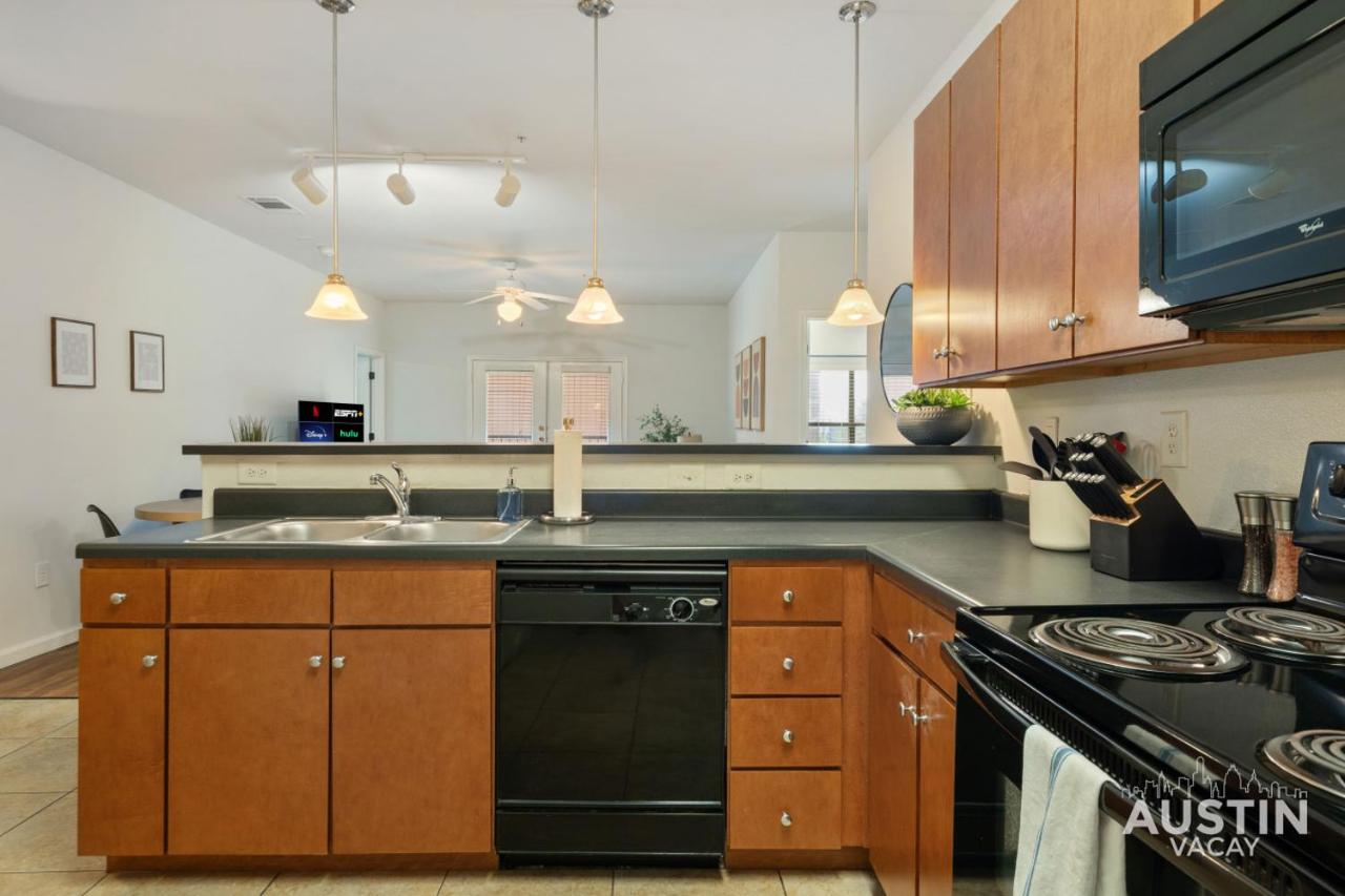 5BR 2BA Austin Hideaway Near SoCo The Domain and Lady Bird Lake by Austin Vacay - 3