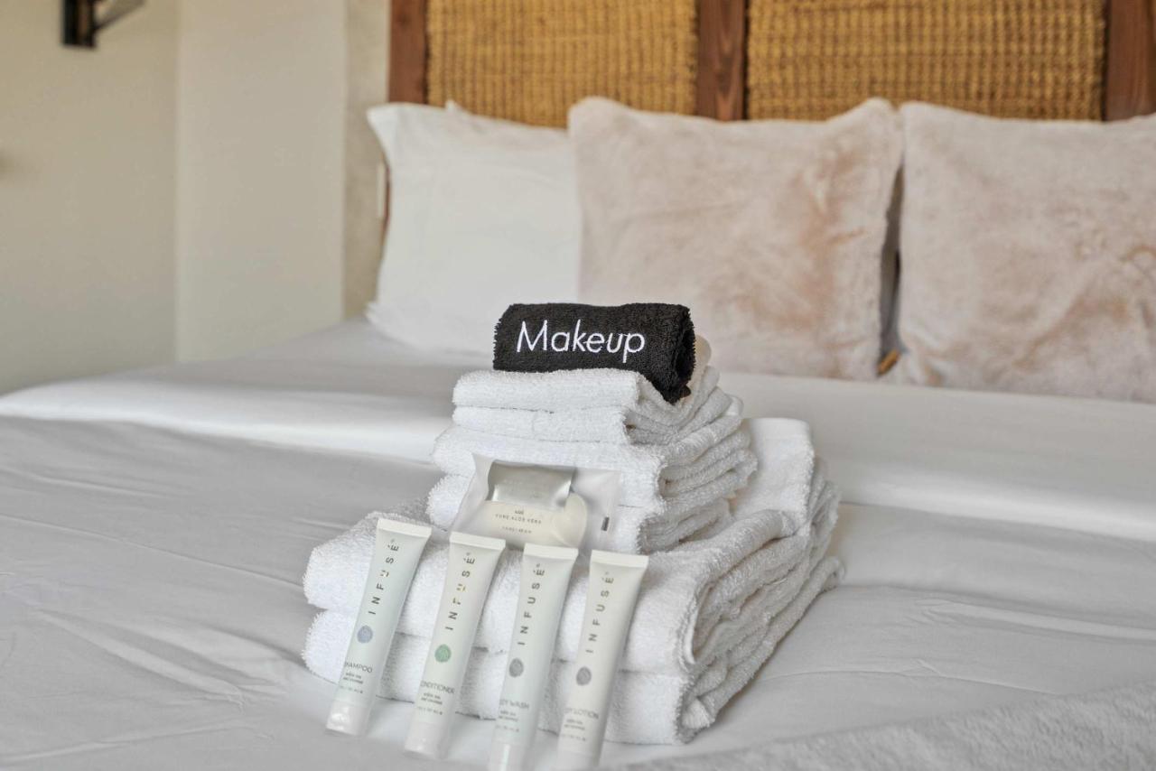 New Listing Palisades Villa by Colby & Conrad - 5