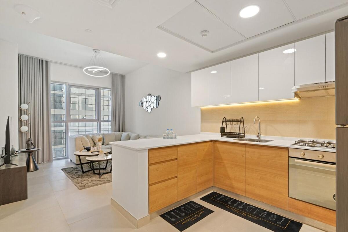 Stylish 1 BR A - Great Pool View - 2