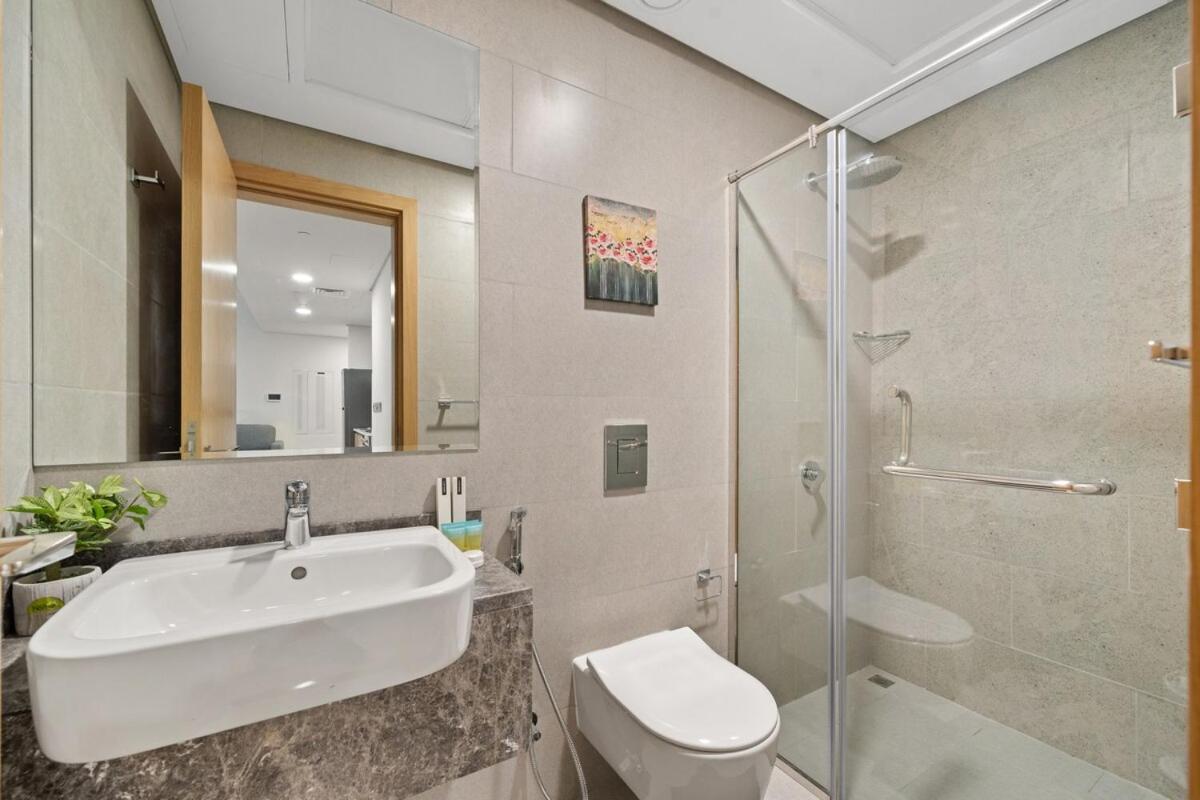 Stylish 1 BR B - Great Pool View - 3