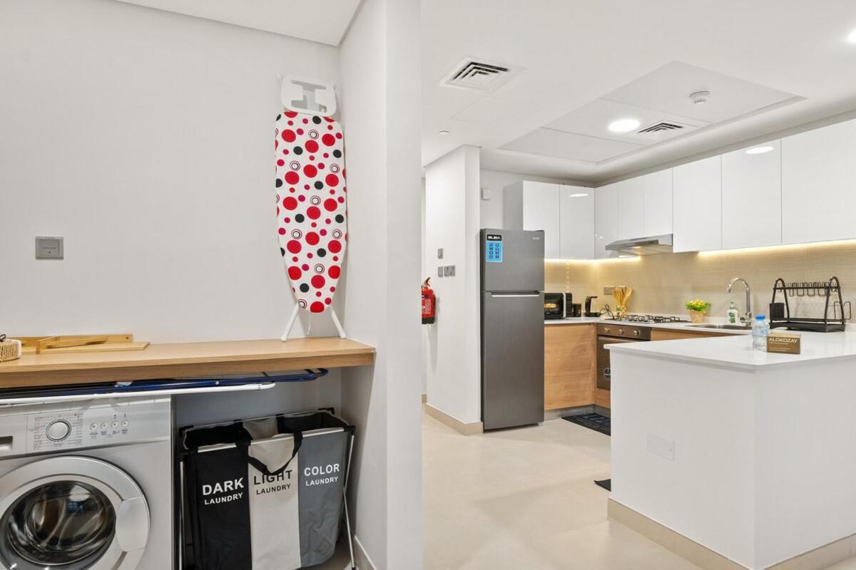 Stylish 1 BR C - Great Pool View - 2