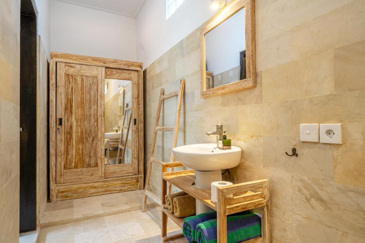 Private pool Villa , 10min walk to Berawa Beach - 3