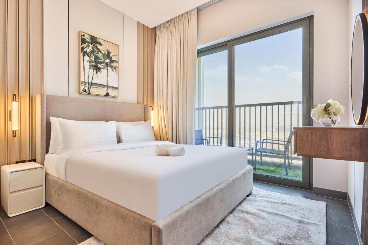 STAY BY LATINEM Luxury 1BR Holiday Home CB 2701 Near Burj Khalifa - 2