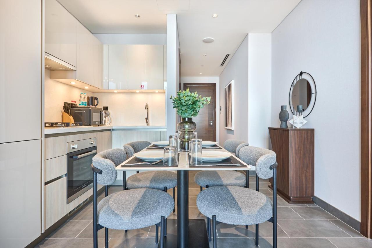 STAY BY LATINEM Luxury 1BR Holiday Home CB 2701 Near Burj Khalifa - 5