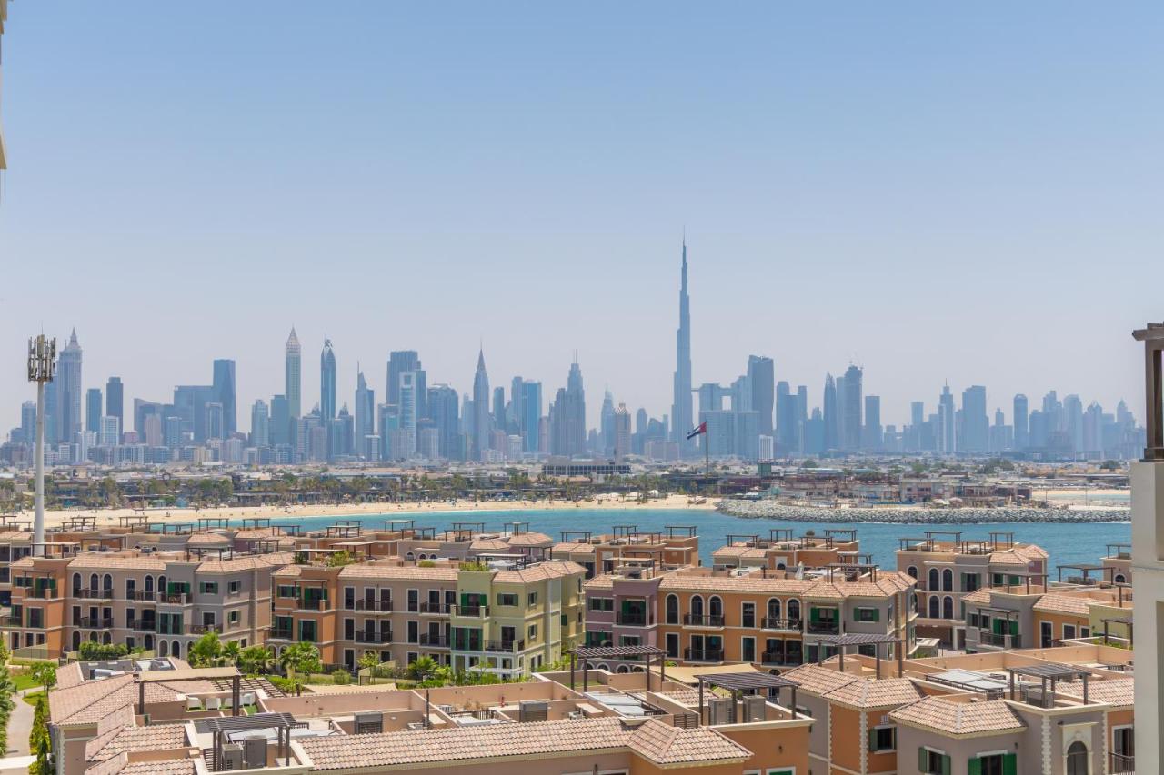 WOW Port de la Mer Skyline Blick Dubai
