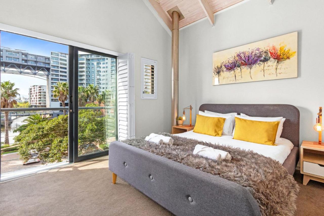 Manhattan Wharfside 301 - 2