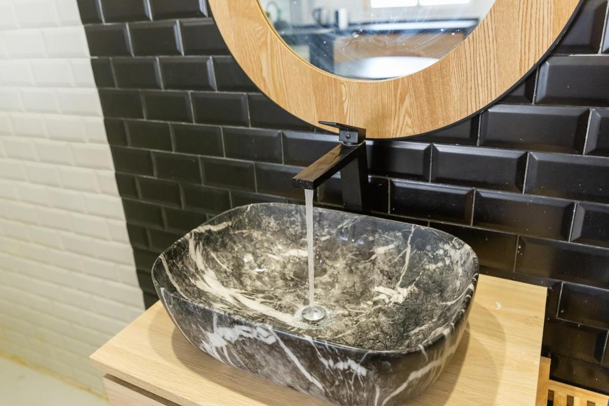 Chic Studio Downtown - AC - WiFi - 2