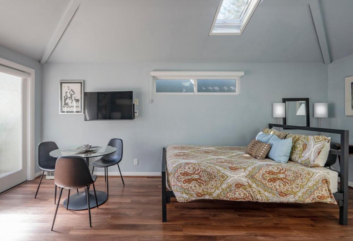 Venice Beach Cottage Retreat - 2