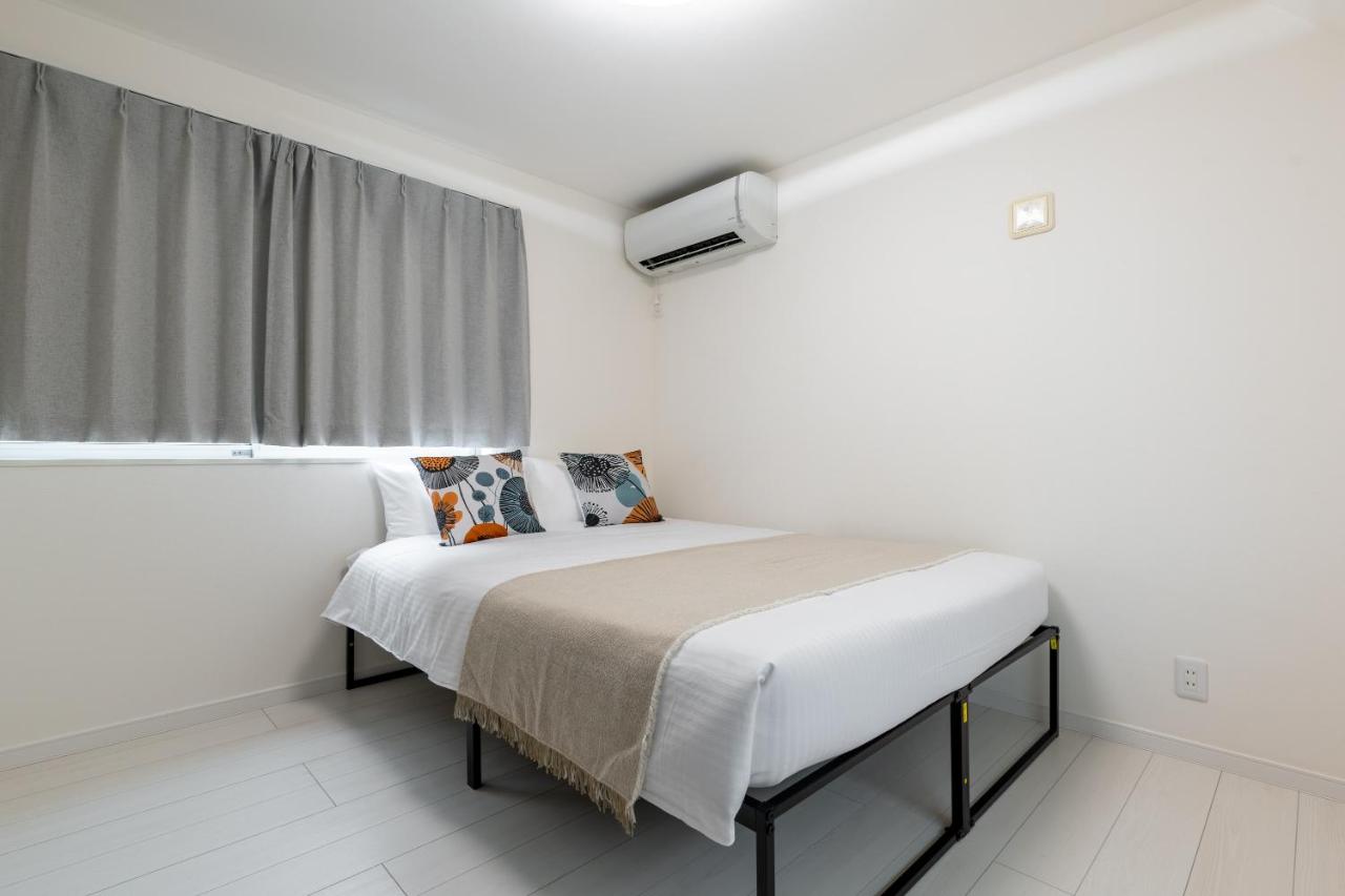 -Okubo 2chome hosuse- Conveniently located 10 min walk from Shin-Okubo Station and 7 min walk from Higashi-Shinjuku Station