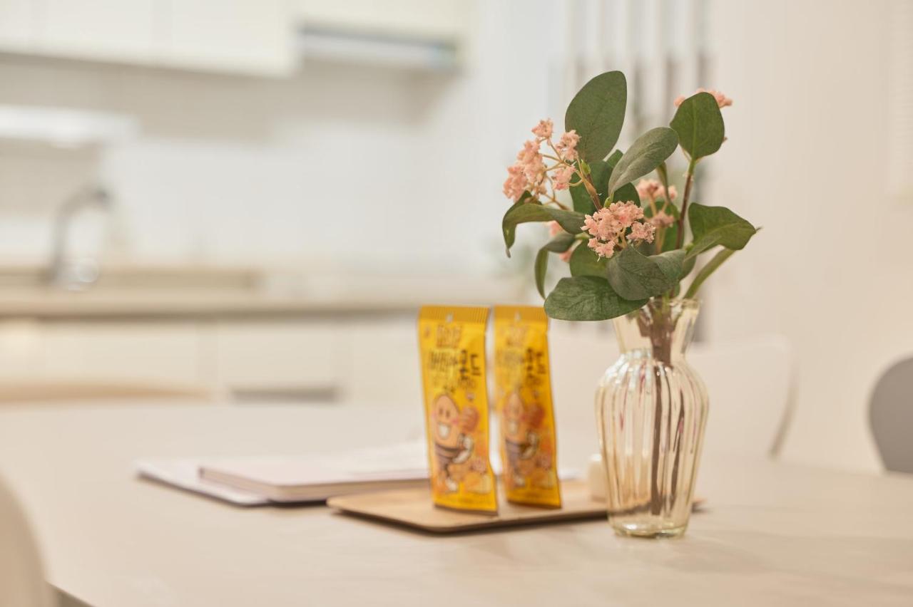 Hyehwa Stay near Gyeongbokgung, Gwangjang Market & Naksan Park 3 Beds - 3