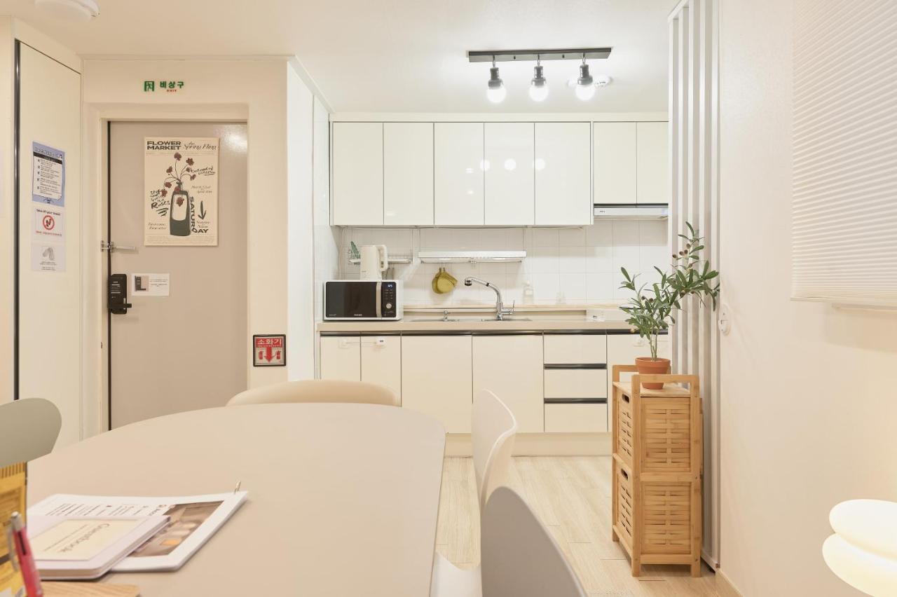 Hyehwa Stay near Gyeongbokgung, Gwangjang Market & Naksan Park 3 Beds - 4