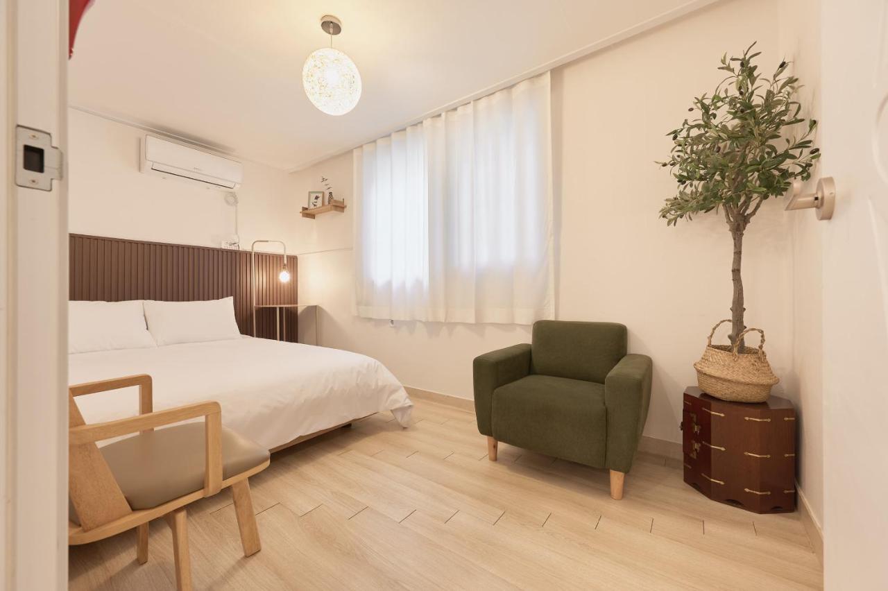 Hyehwa Stay near Gyeongbokgung, Gwangjang Market & Naksan Park 3 Beds - 2