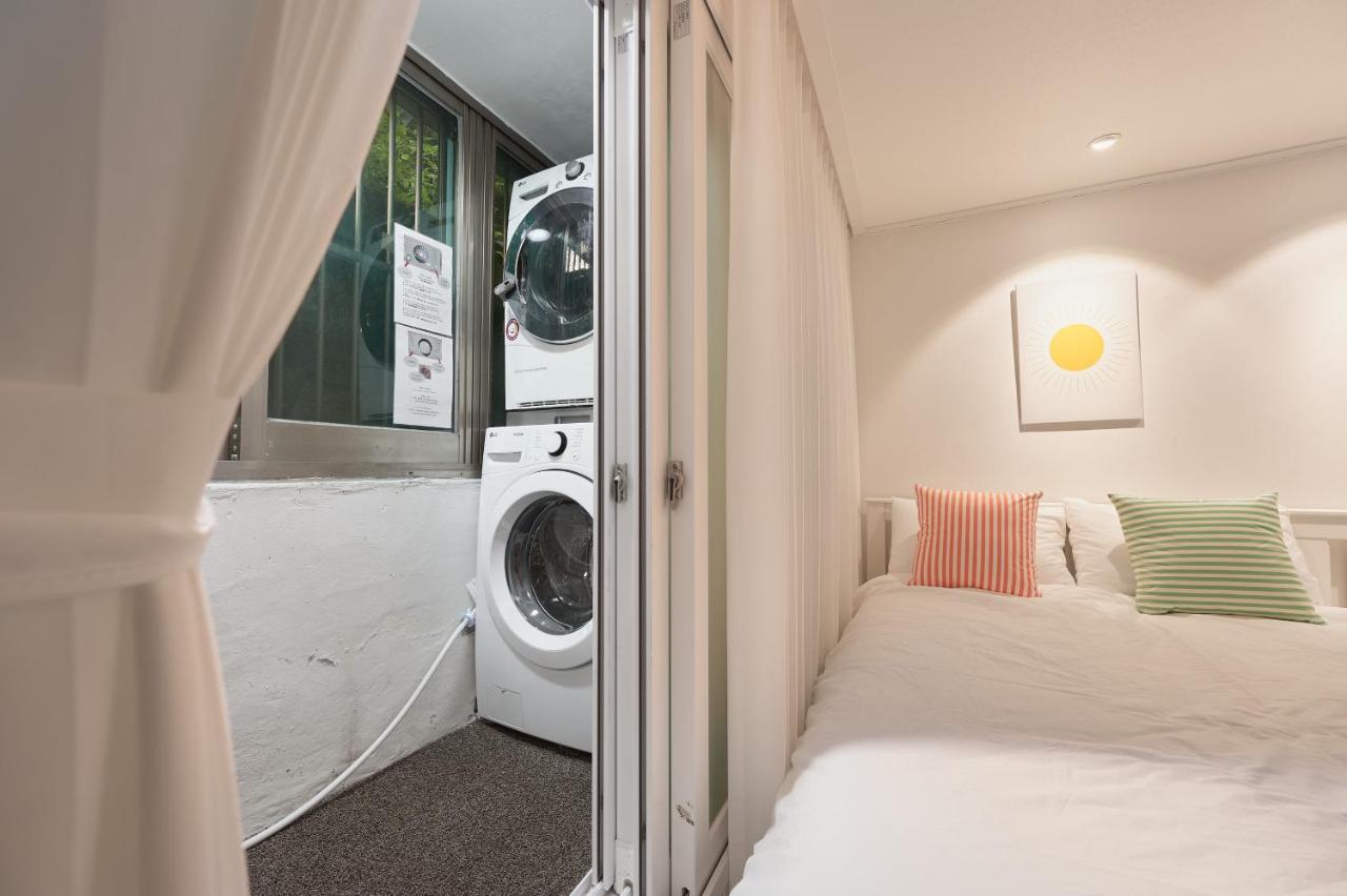 Hyehwa Stay near Gyeongbokgung, Gwangjang Market & Naksan Park 3 Beds - 5