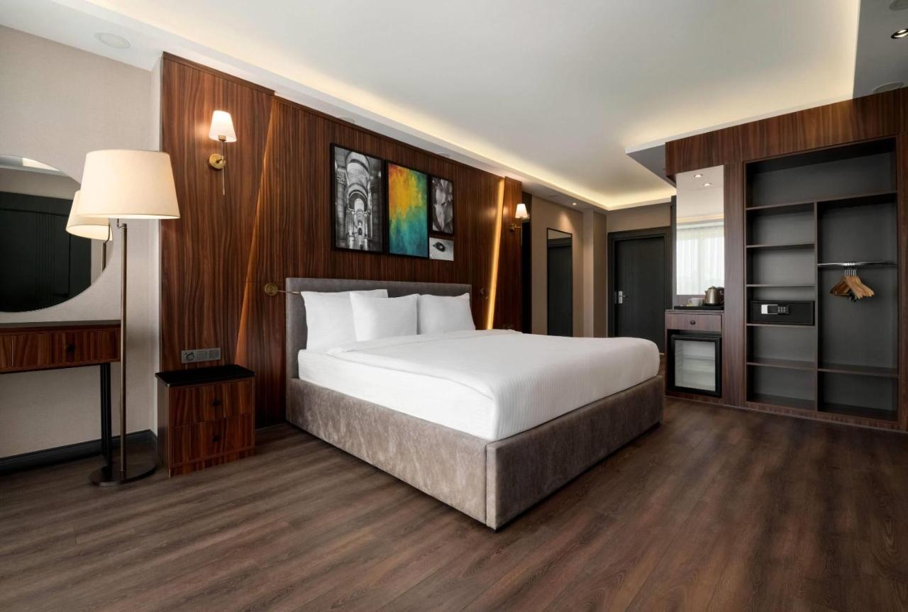 Double Room with City View - Accessible