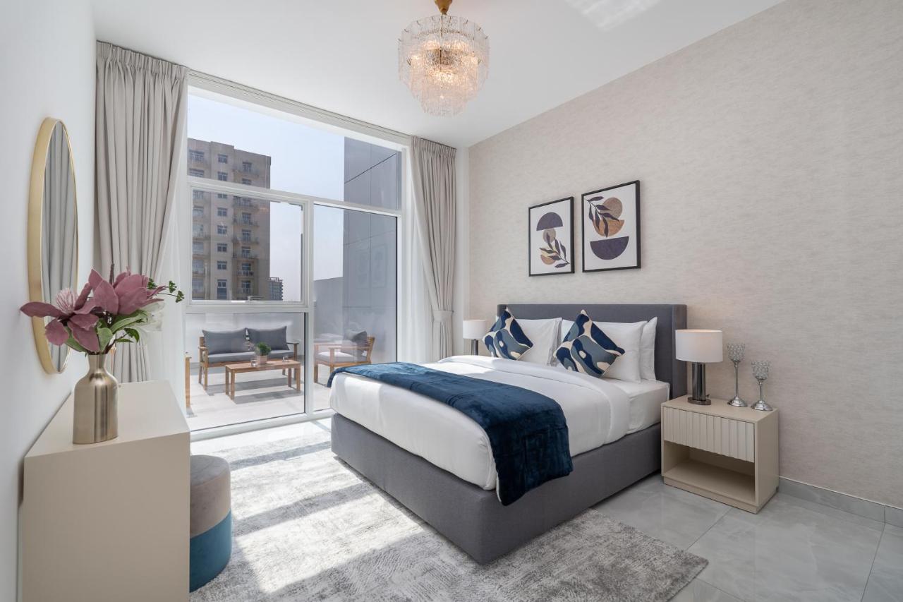 Vogue Vacation Homes, Al Furjan Pearlz by Danube near Ibn Battuta Mall, One Bedroom Apartment with Terrace and vibrant community view, Access to all Amenities, Walkable to Al Furjan Metro Station - 4