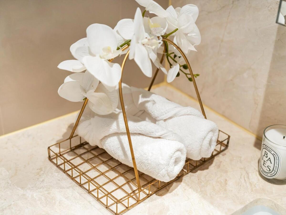 Kensington Lux 2BR Burj View and Dubai Mall connect - 3