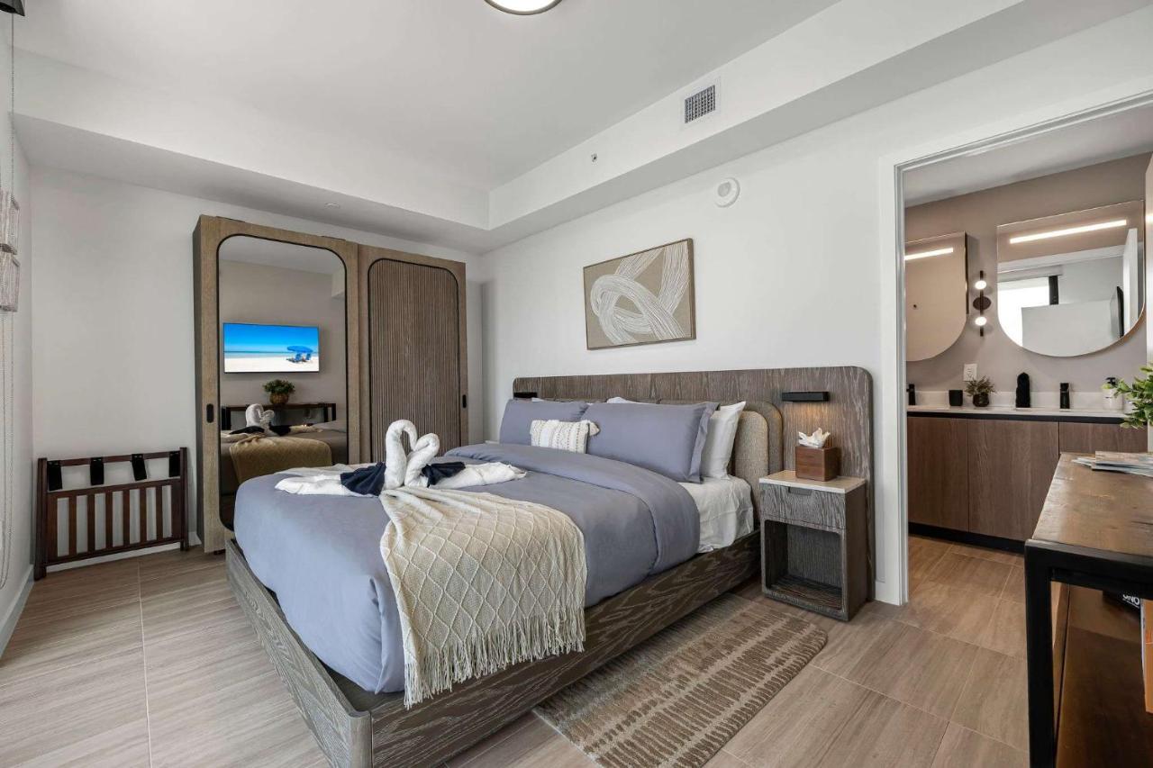 Ocean Dreams Chic 2BR Getaway Minutes from Miami's Top Attractions - 3