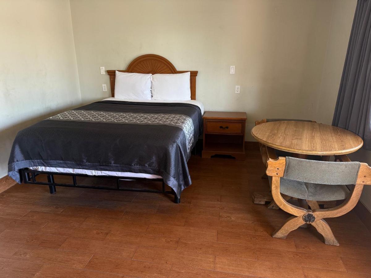 Apple Valley Motel — photo 21