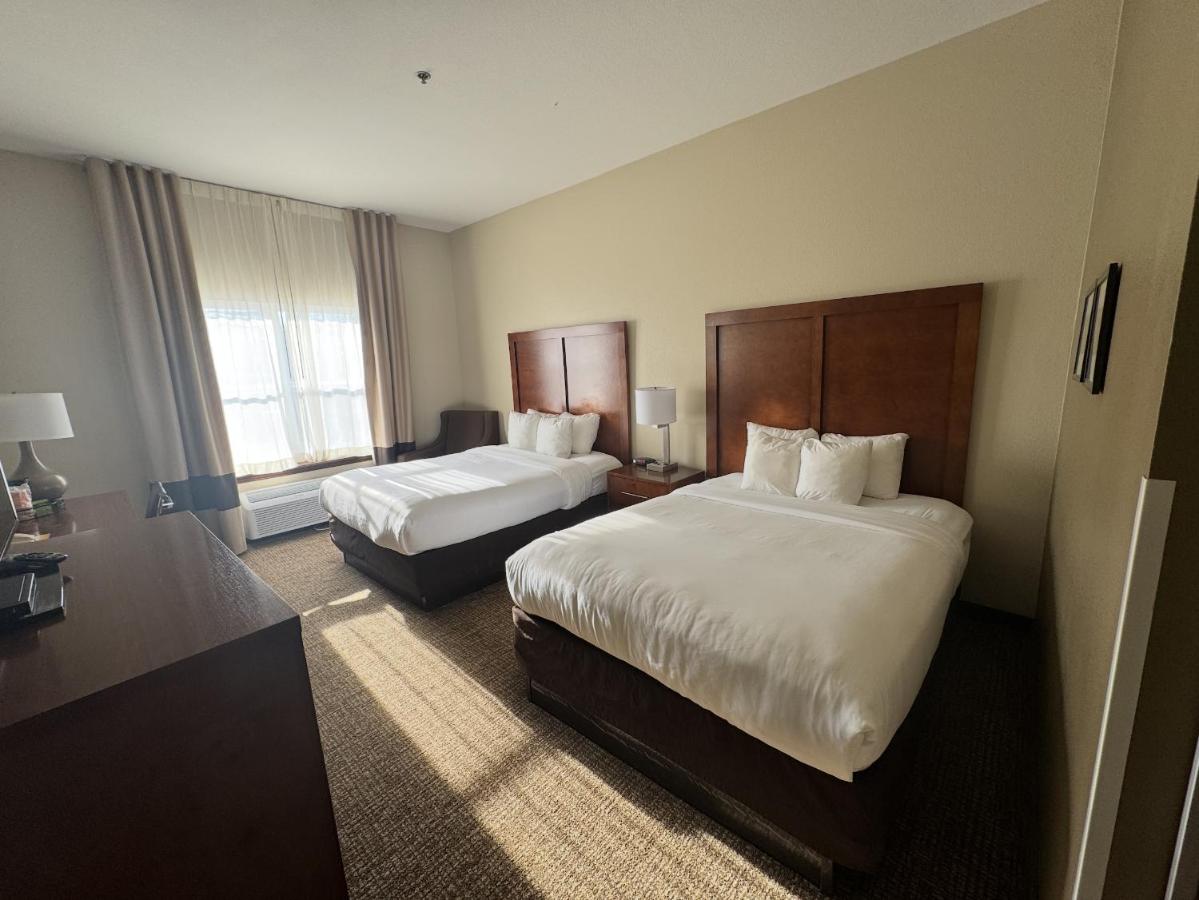 Royal Inn & Suites — photo 10