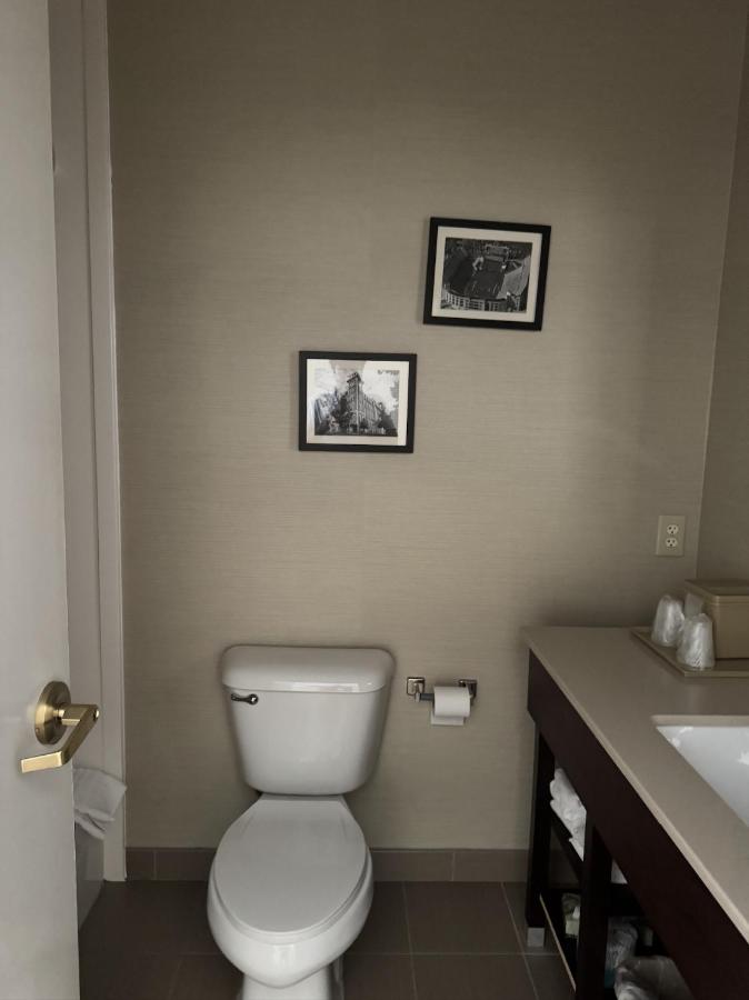 Royal Inn & Suites — photo 9