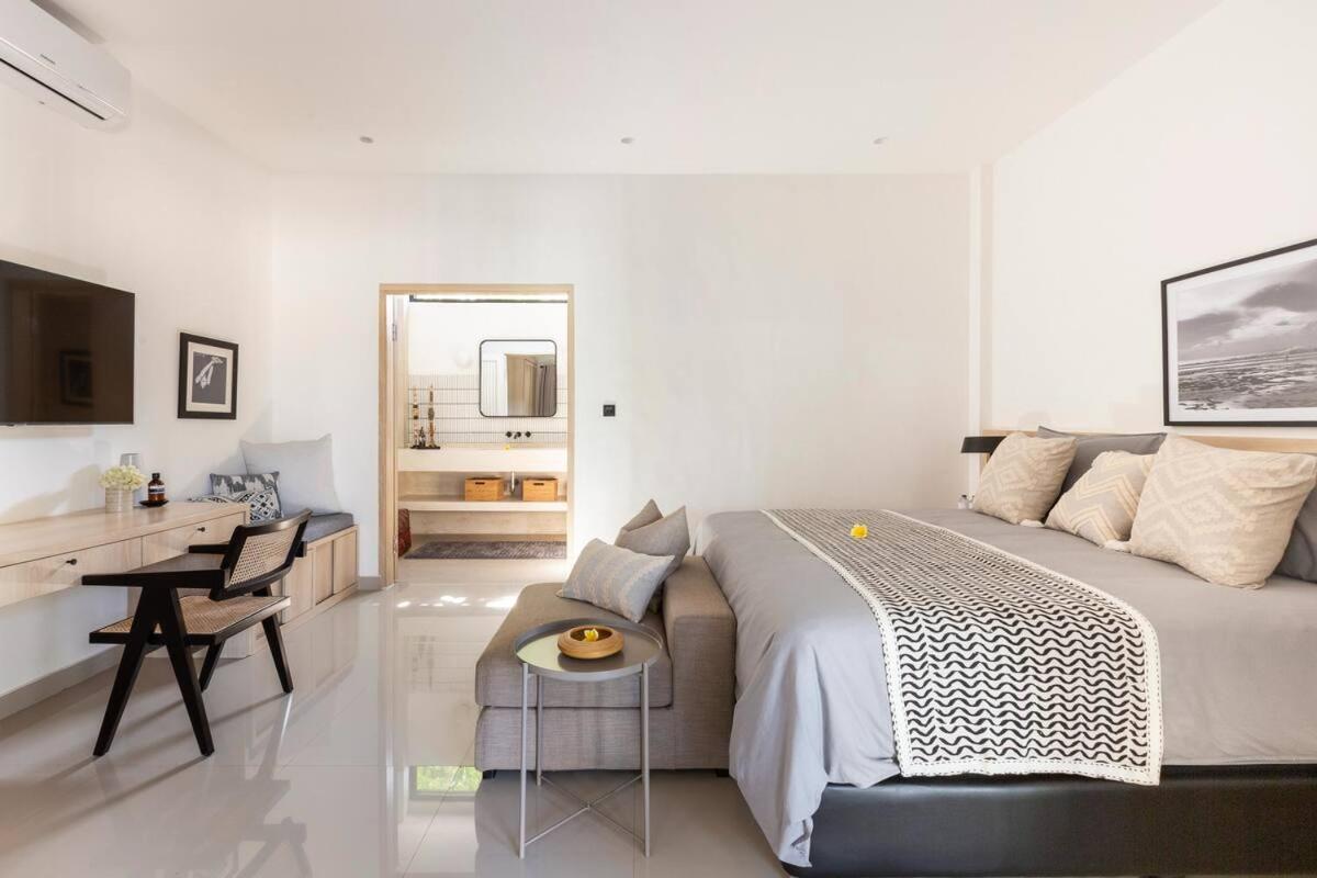 Carved Door Villa Canggu - 2