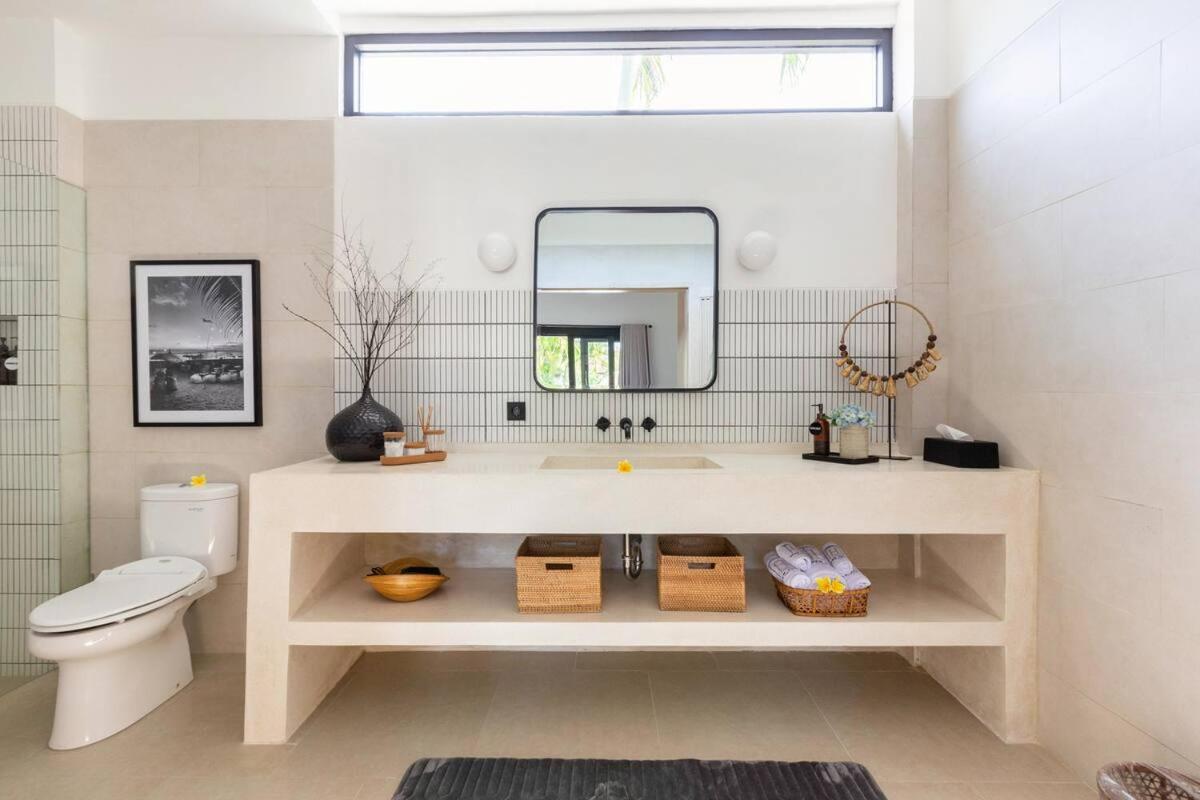 Carved Door Villa Canggu - 3