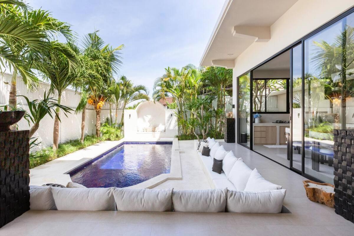 Carved Door Villa Canggu - 4