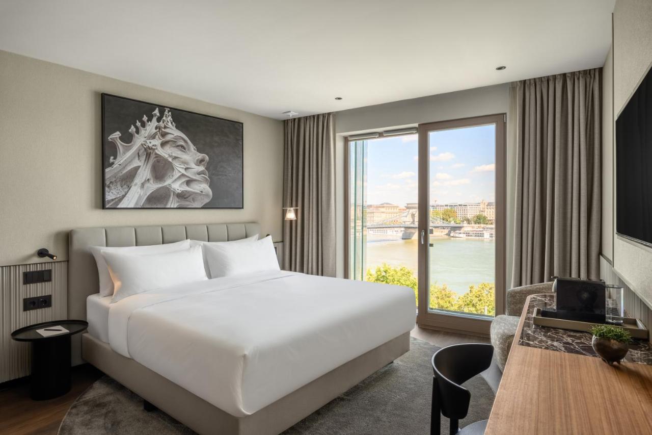 Leon Hotel & Lounge in Budapest - Wake up to the Danube: Where Modernity Meets the Majesty of Budapest.